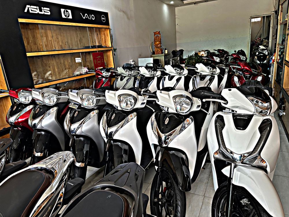 Khu trưng bày xe tay ga