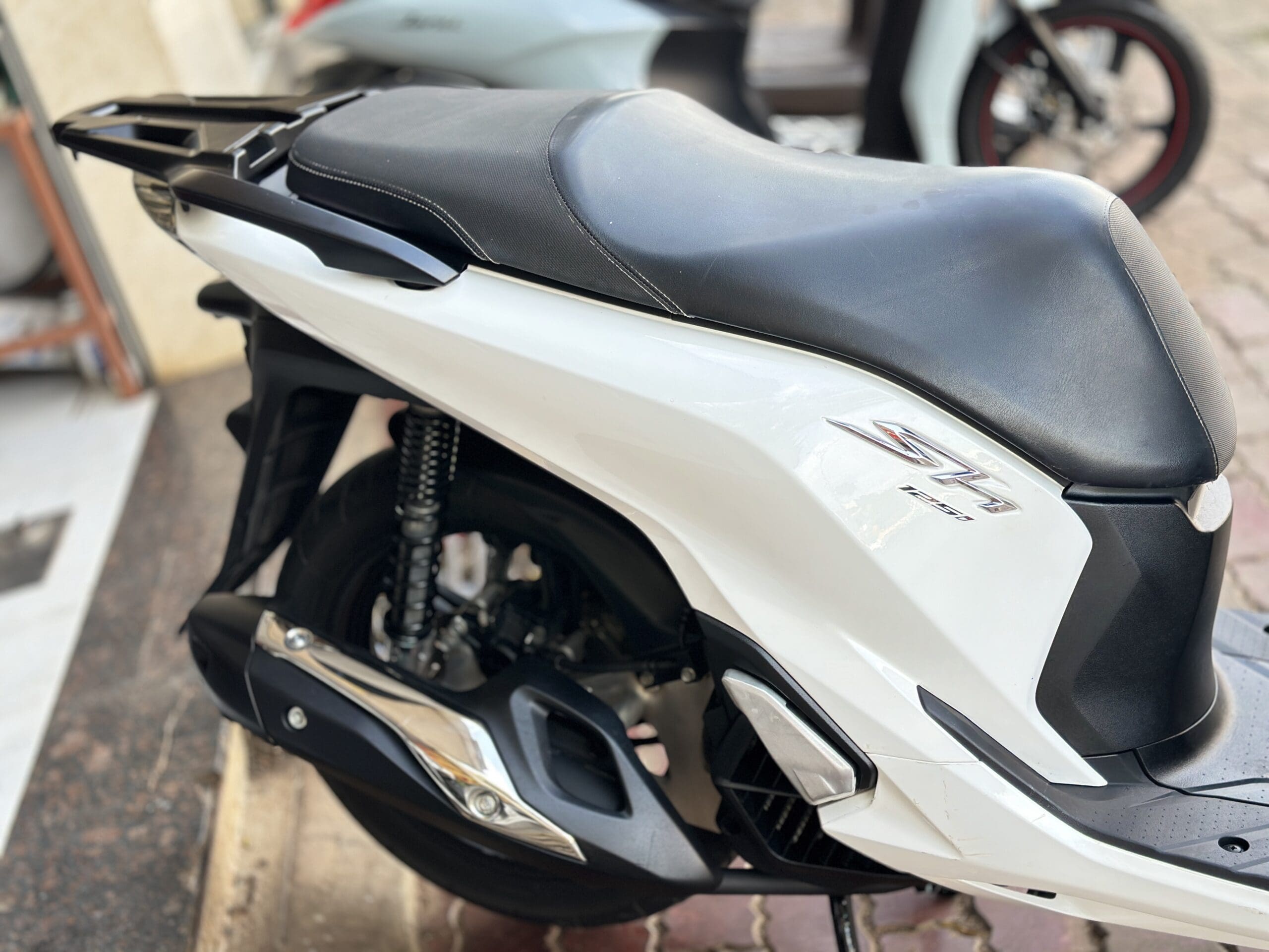 Sh 2019 Bỏ Mẫu Sh 2019 Spoty Trắng Đen