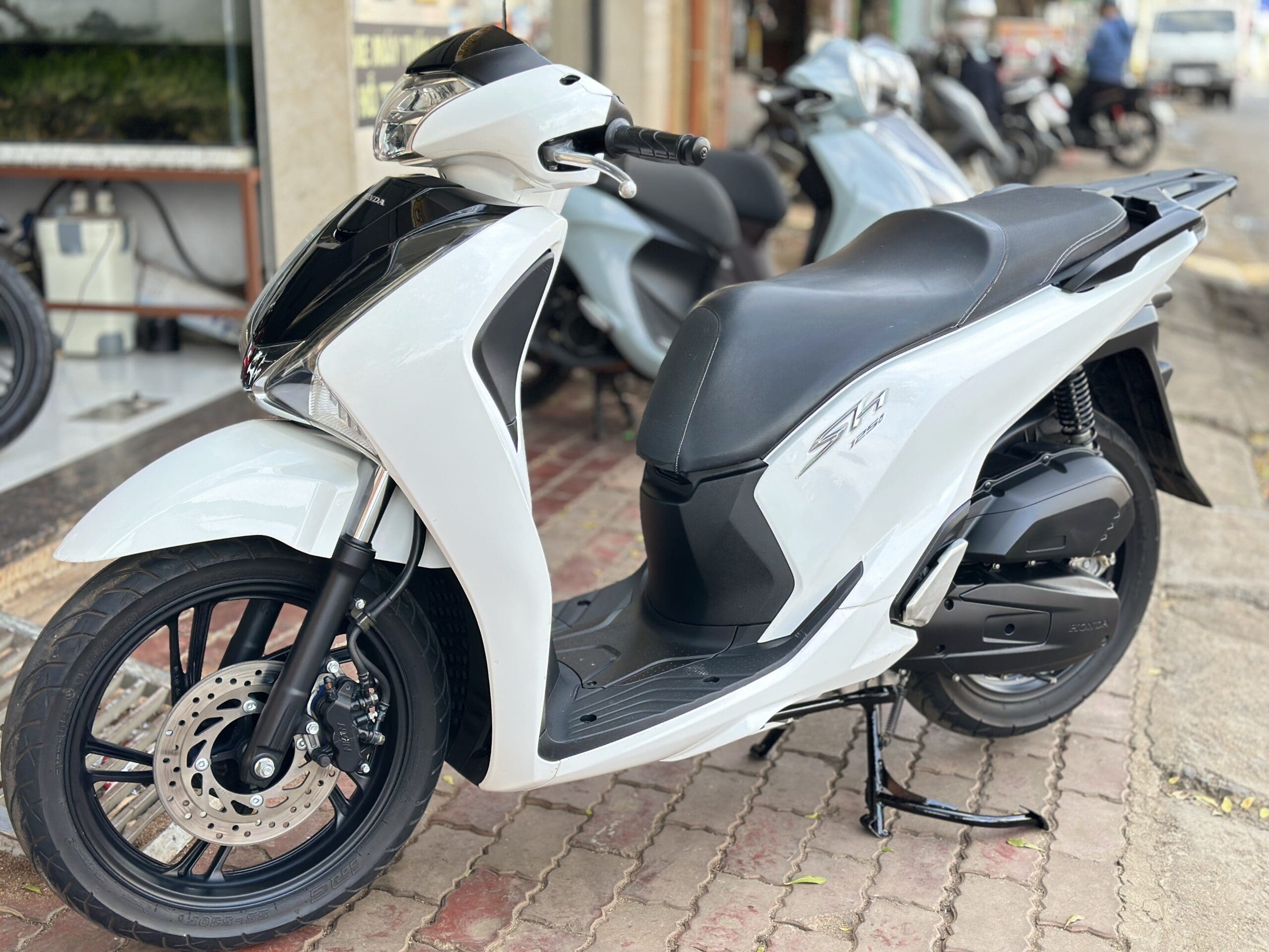 Sh 2019 Bỏ Mẫu Sh 2019 Spoty Trắng Đen